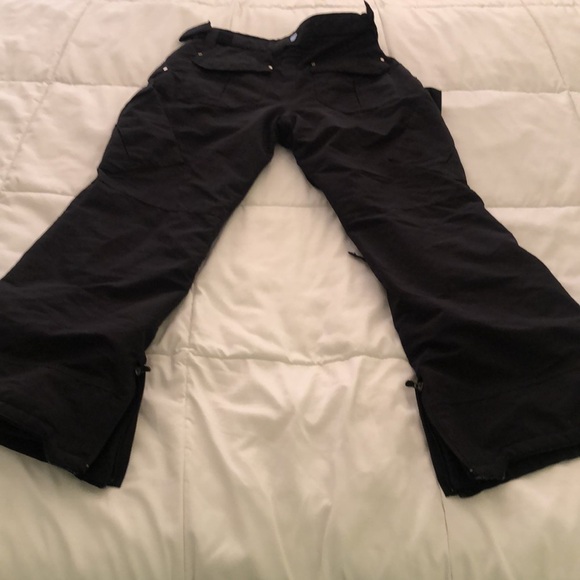 Empyre Clothing black ski pants with multiple zipper pockets & Velcro waistband - Picture 10 of 14